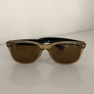 Ray-Ban Wayfarer RB2132